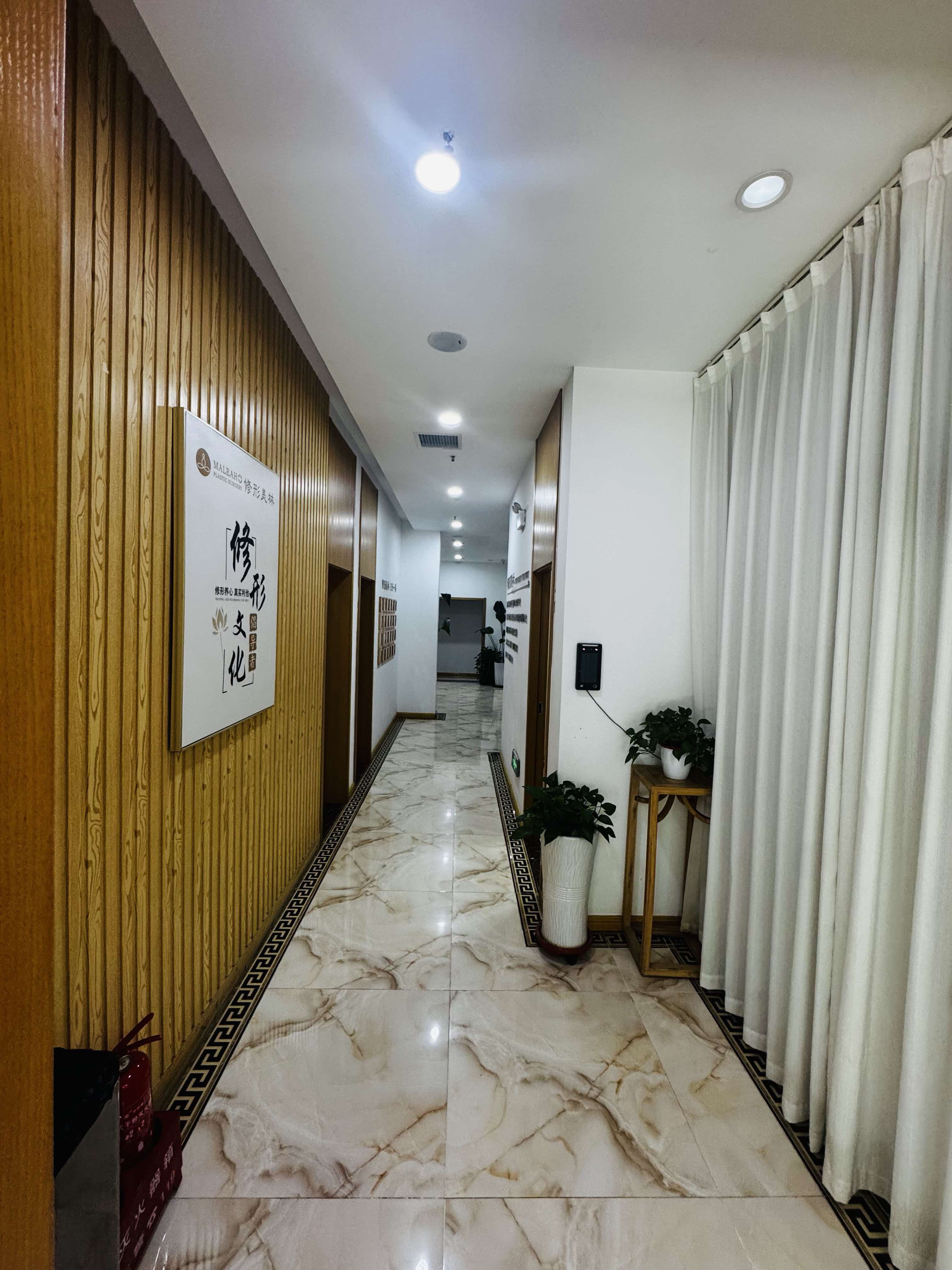 舒适候诊大厅与健康宣教区